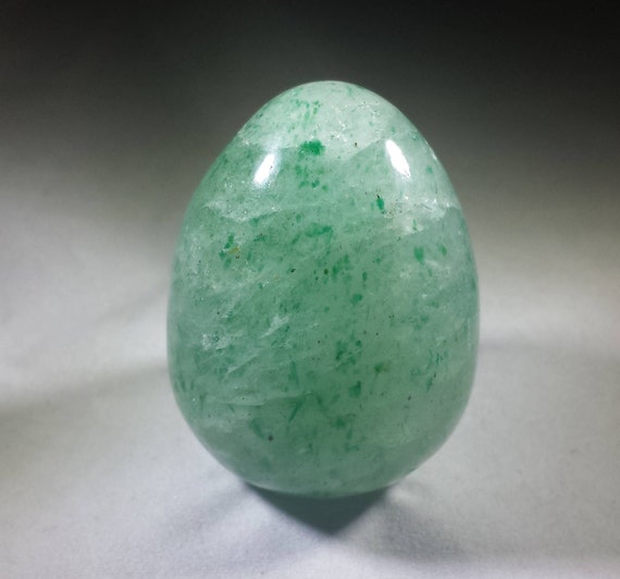 グリーンアベンチュリンエッグ 天然石 手彫り 宝石エッグ - Etsy 日本