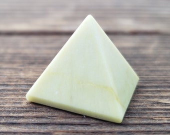 SERPENTINE natural small gemstone crystal pyramid 20-22