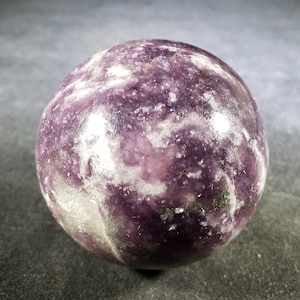 GRANDE SFERA DI LEPIDOLITE Pietra naturale Sfera di pietra preziosa intagliata a mano 49 mm[53]