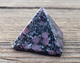 RUBY IN MATRIX natural Medium gemstone crystal pyramid 27-30mm