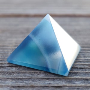 BLAUER ONYX natürliche kleine Edelstein Kristall Pyramide 20-22