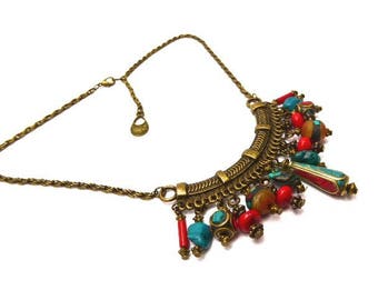 Collier ethnique inspiration tibétaine et ses perles en corail turquoise