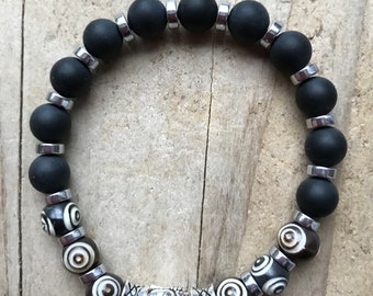 Tibetan bracelet in black onyx bead and encrusted yak bone