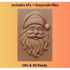 Könnte beinhalten: Eine Holzskulptur des Gesichts des Weihnachtsmanns mit langem Bart und Mütze. Der Text "Includes STL + Grayscale files" und "CNC & 3D Ready" ist enthalten. Die Skulptur ist hellbraun und befindet sich auf einer Holzplatte.