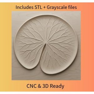 Può includere: Un elemento decorativo a forma di foglia, beige chiaro, con un motivo a venature dettagliato. Il design è pronto per CNC e 3D, con file STL e in scala di grigi inclusi. Il pezzo ha un bordo liscio e arrotondato.