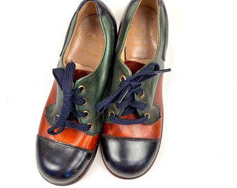 Kids three tone brown leather shoes, vintage 1950's kids shoes, dapper leather shoes, lace up shoes. Size 1
