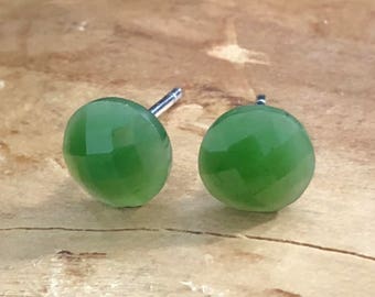 Orecchini a perno sfaccettati in giada nefrite canadese - Supporti in argento - Giada naturale