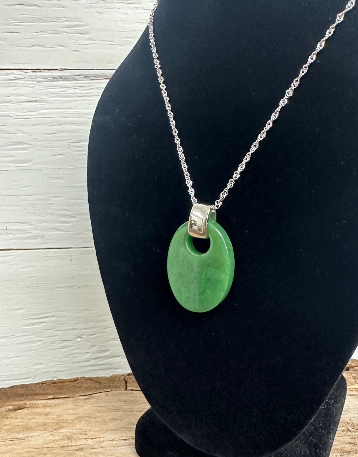 Natural Green Jade Circle Pendant - Ryu's Jewelry