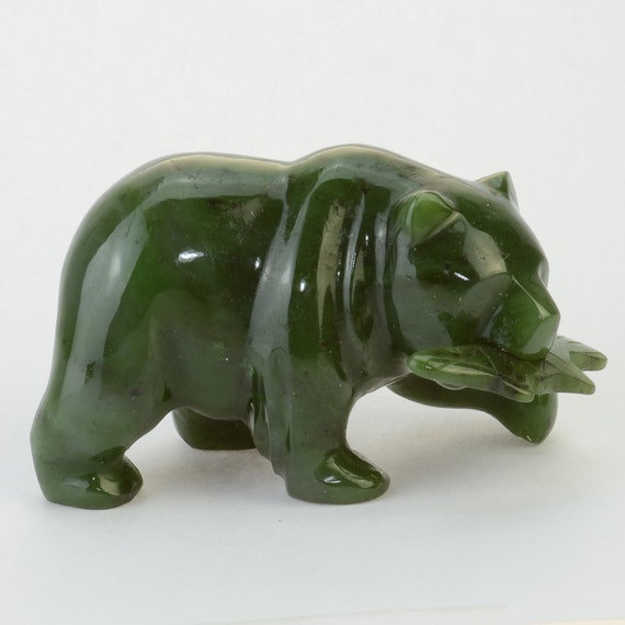 カナダ産翡翠のクマと魚 - 複数サイズ - 翡翠彫刻 - 翡翠の置物 - 天然