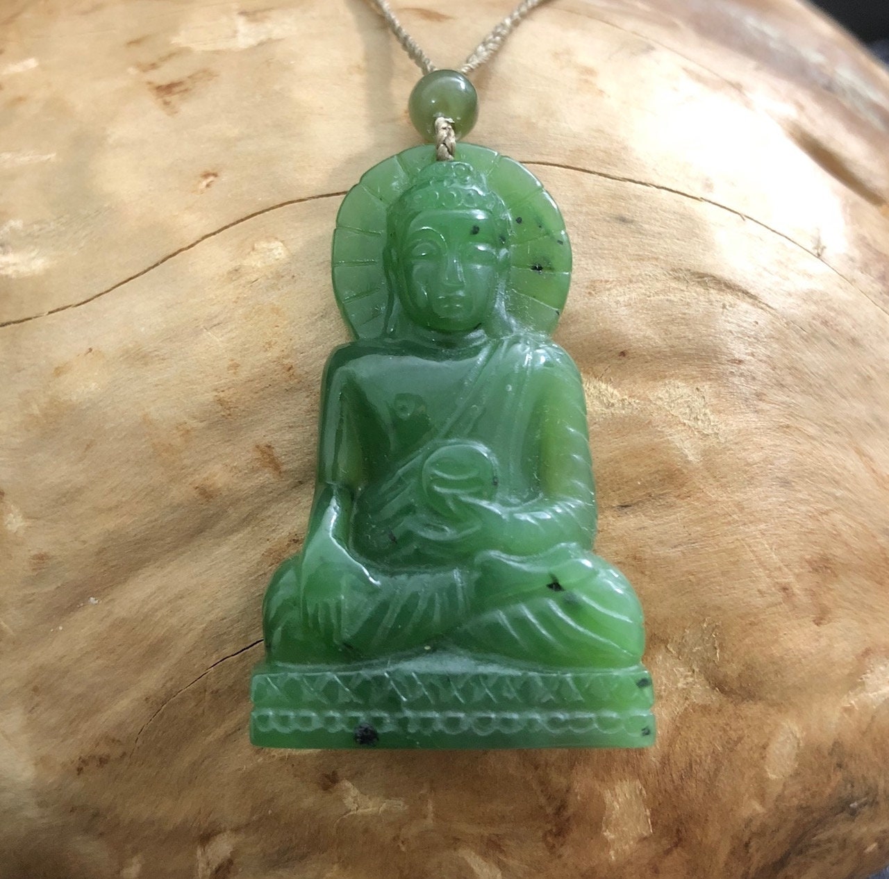 カナダ産翡翠仏像ペンダント - 翡翠ネックレス - 天然翡翠