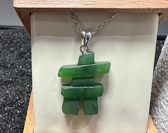 Ciondolo Inukshuk in giada nefrite canadese - Giada verde - Giada polare - Collana di giada