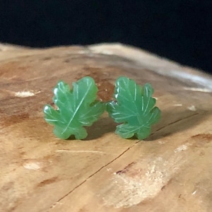 Kanadische Nephrit Jade Ahornblatt Ohrstecker - Jade Ohrstecker - natürliche Jade