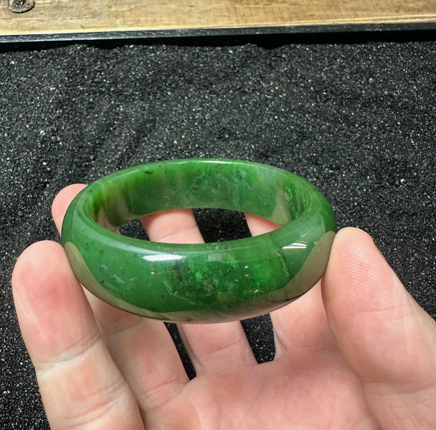 カナダ産ネフライト翡翠バングル 59 mm x 18.5 mm - 翡翠ブレスレット