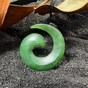 Colgante Koru de jade nefrita canadiense - Collar de jade - Maorí - Jade natural - Collar de jade