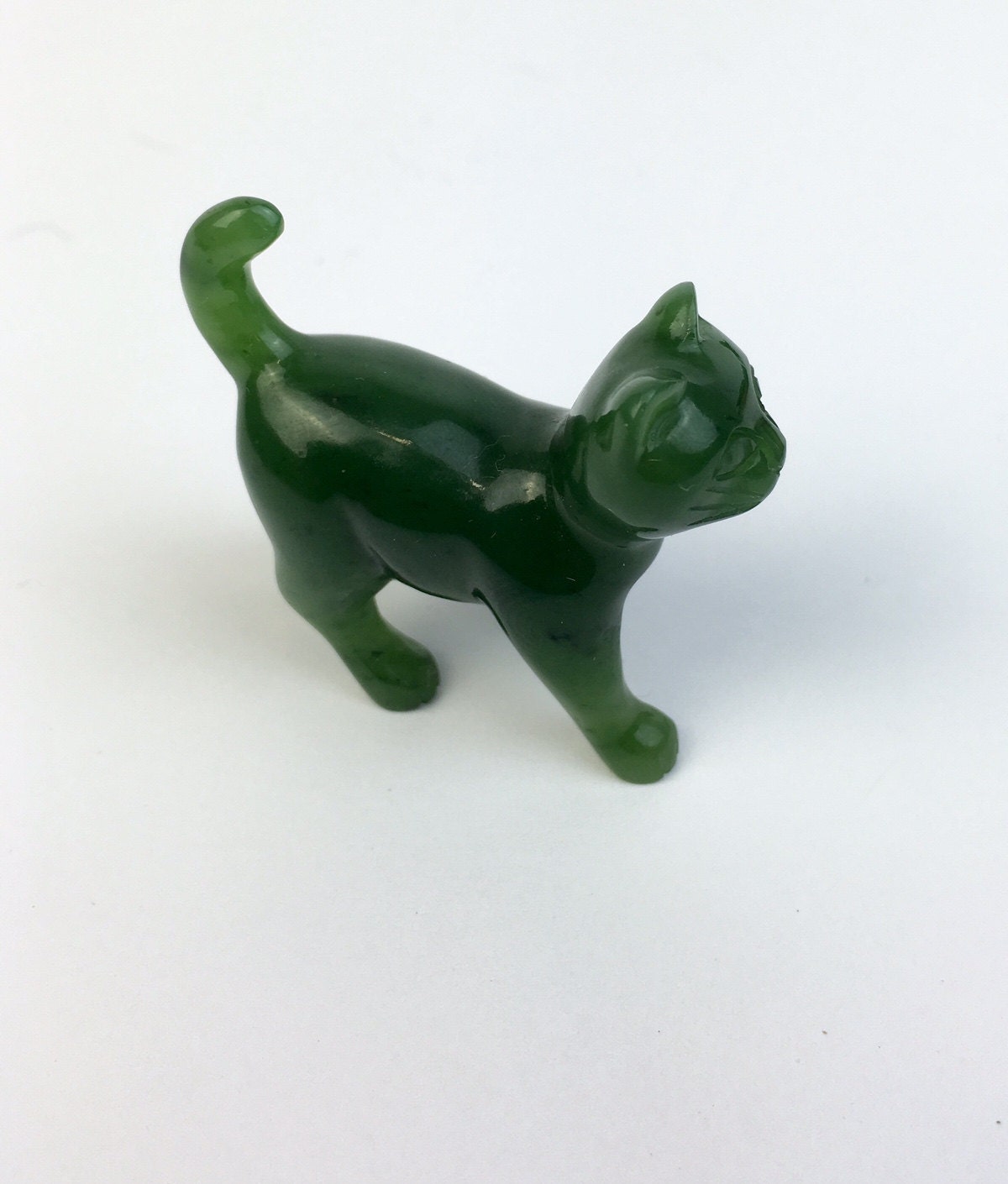 カナダ産ネフライト翡翠のウォーキングキャット - 猫の彫刻 - Etsy 日本