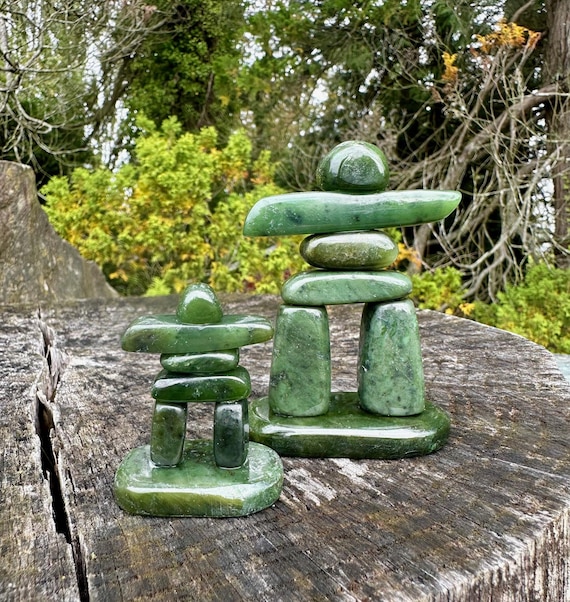 石の置物　緑 Canadian Nephrite Jade Inukshuk - High Polish- Green Jade