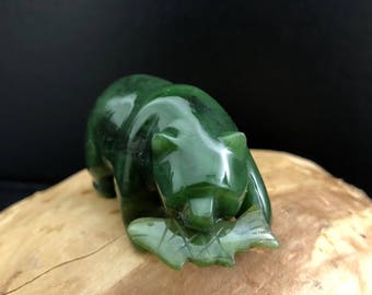 カナダ産翡翠のクマと魚 - 複数サイズ - 翡翠彫刻 - 翡翠の置物 - 天然