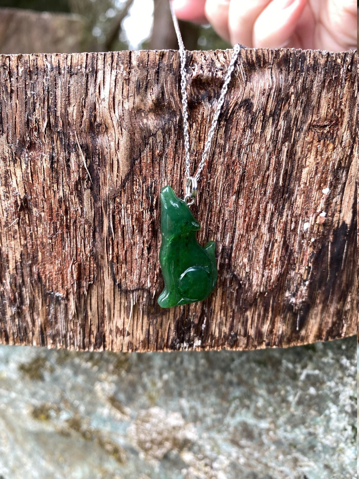 Jade wolf pendant deals