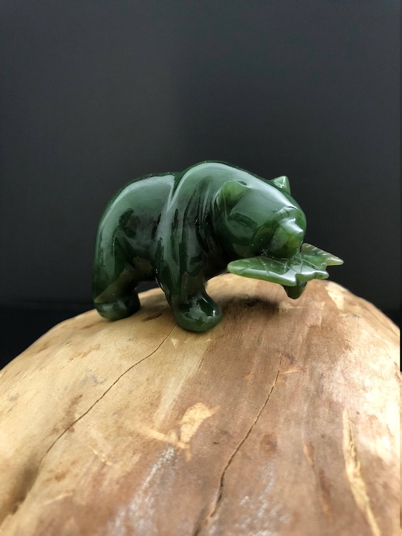 カナダ産翡翠のクマと魚 - 複数サイズ - 翡翠彫刻 - 翡翠の置物 - 天然
