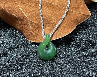 Pendentif torsadé en jade néphrite canadien - Maori Infinity Small Twist