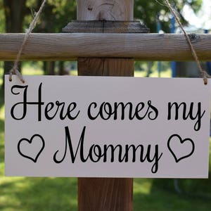Here Comes My Mommy Wedding Sign, Ring Bearer Sign, Flower Girl Sign, Wedding Ceremony Sign