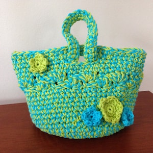 Modèle de sac au crochet fleur ronde / Tutoriel : Modèle de sac à main de fille colorée avec des appliques de fleurs grandes et petites - Téléchargement immédiat