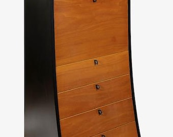 Cómoda italiana de mediados de siglo, diseñada por Umberto Asnago y fabricada por Giorgetti en la década de 1980.