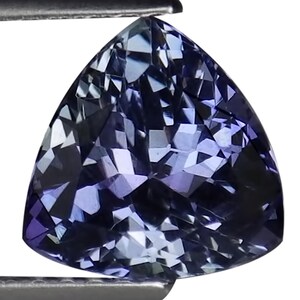 2.16 Ct IGI Certified A Natural Tanzanite Gemstone Green Blue Violet Trillion Cut