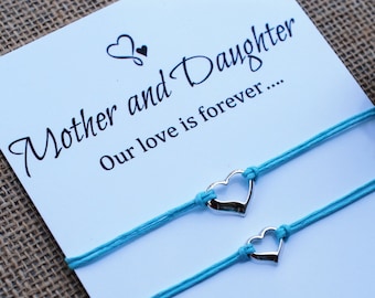 Bracciale 'Un Piccolo Tesoro Per Te... Viaggi Sicuri!' - Leggero E Regolabile Su Biglietto D'Auguri - Regalo Originale