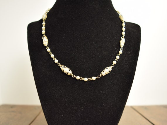 Vintage Necklace - Pearl Bead and Gold Tone Neckl… - image 3