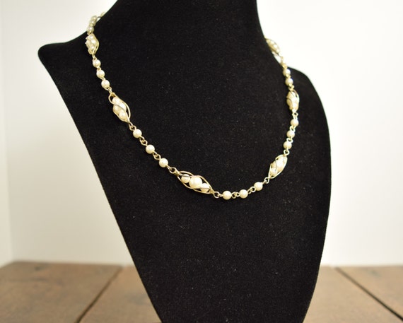 Vintage Necklace - Pearl Bead and Gold Tone Neckl… - image 2