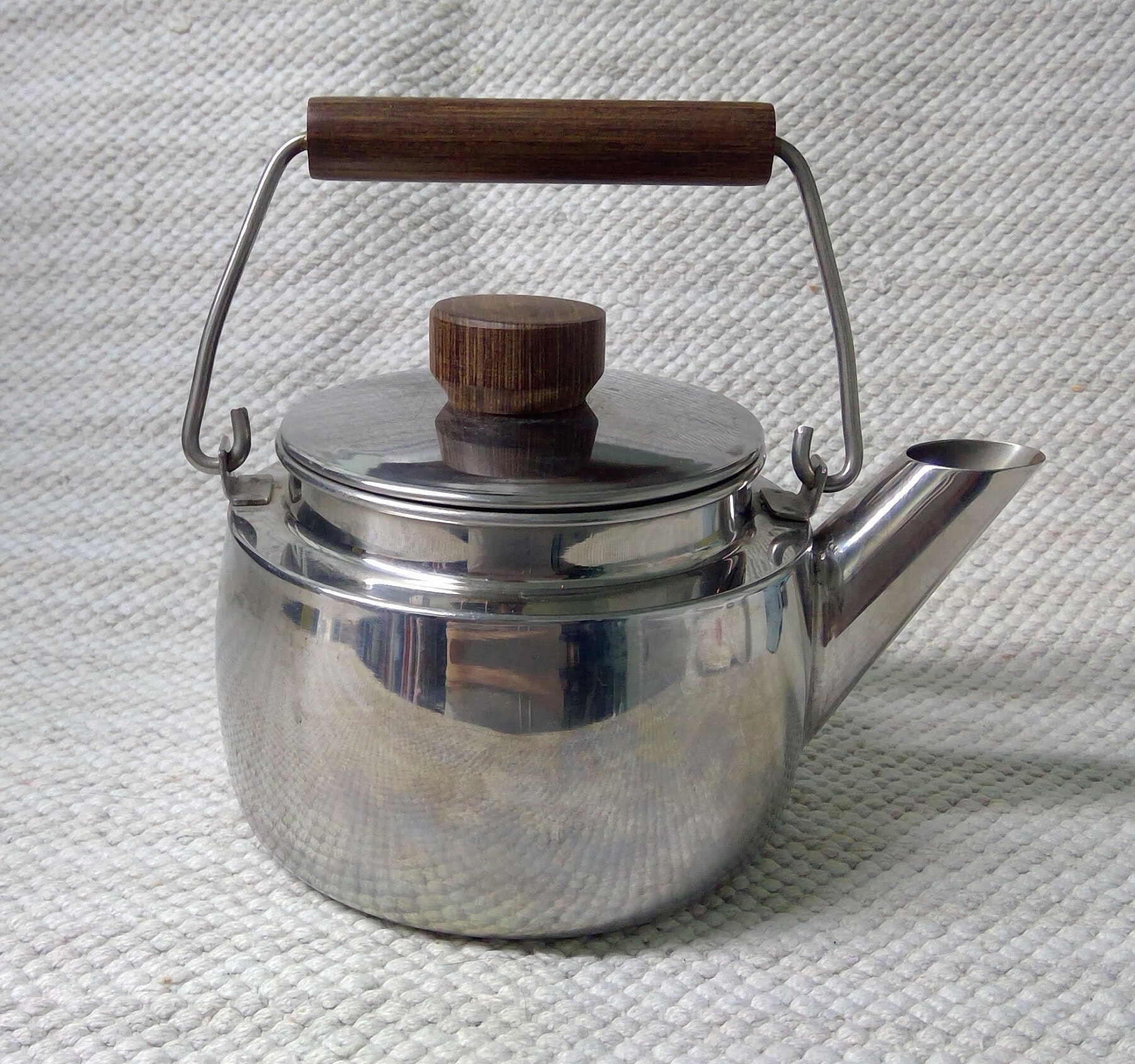 Farberware Teakettles Stainless Steel Egg-Shaped Whistling Tea Kettle, 2.3  Quart, Silver