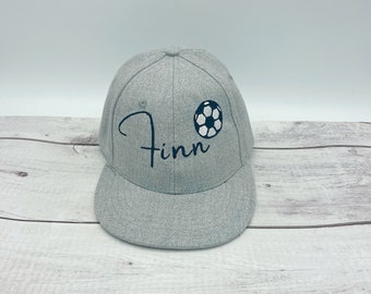 Cap für Kinder mit Fußball Geschenk Kindergartenkind Geburtstaggeschenk Junge Geschenk für Fußballfan Kindergarten bestickt mit Name