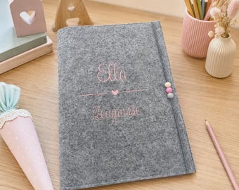 Personalisierte Zeugnishülle aus Filz mit Namen | Bestickt mit Herz oder Stern zum Schulanfang |  Einschulungsgeschenk Mädchen und Junge