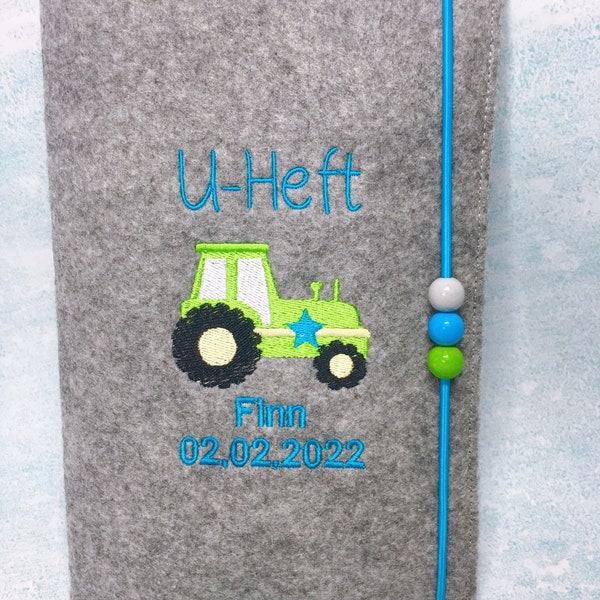Geschenk Geburt Baby U-Heft, U-Hefthülle aus Filz bestickt personalisiert "Traktor" mit Namen und Datum Weihnachten Patengeschenk Taufe