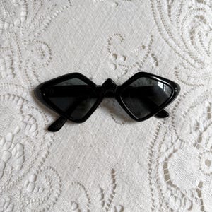 Oleg Cassini Sunglasses - Etsy display picture 1