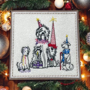 a* Une carte de voeux de fête de Noël pour chien brodée à la main. Broderie. Une rafale de queues