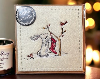 Carte de voeux de Noël faite main. Broderie, lapin « De grands espoirs pour Noël »