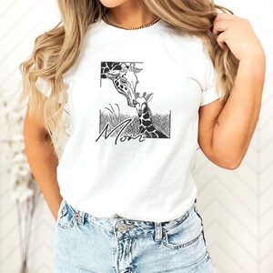 Mom Giraffe Shirt , Giraffe Shirt, Giraffe Mom Shirt, Animal Mom Shirt, Giraffe Lover Gift, Mom Gift, Mother&#39;s Day Shirt, Mom T-Shirt