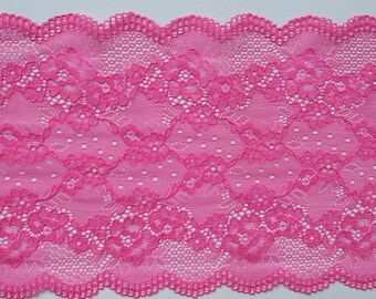 D 23 - Dentelle rose vif, 18 cm.