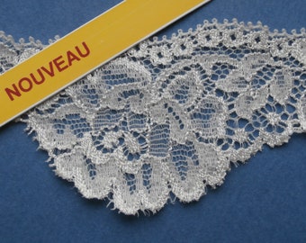 Dentelle écrue D144