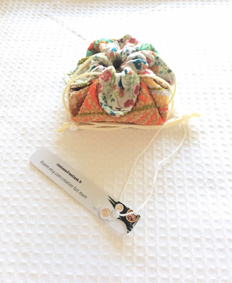 Small bursary chaplain original fabric in relief multicolored multicolored mint green shade of 9 cm