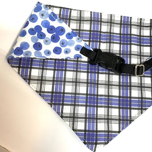 Pañuelo reversible para perro con estampado de arándanos y cuadros de Maine imagen 8