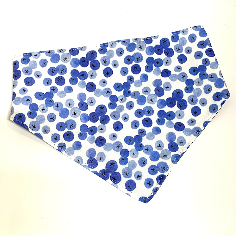 Puede incluir: Un letrero de madera r&uacute;stica con la palabra "Welcome" en letras blancas. El letrero presenta un acabado envejecido y un dise&ntilde;o sencillo y acogedor, ideal para un porche o entrada.