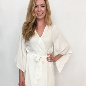 Witte Kimono gewaad, de bruid mantel, Kimono mouw, Bell mouw bruiloft gewaad, korte krijgen klaar gewaad, huwelijksreis gewaad, Lounge, vakantie Robe