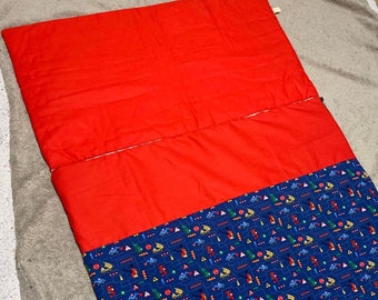 En Stock - Sac de couchage molletonné Maternelle CIRCUIT - AVEC PRENOM à personnaliser - duvet / matelassé - siestes à l'école