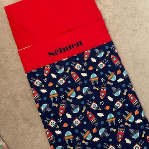 Sac de couchage molletonné Maternelle FUSEES - AVEC PRENOM à personnaliser - duvet / matelassé - siestes à l'école