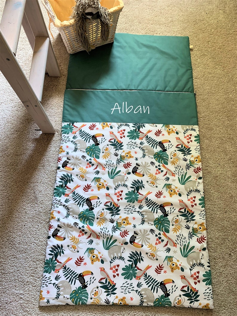 Sac de couchage matelassé Maternelle Personnalisé avec prénom duvet / molletonné siestes à l'école SUR COMMANDE image 2