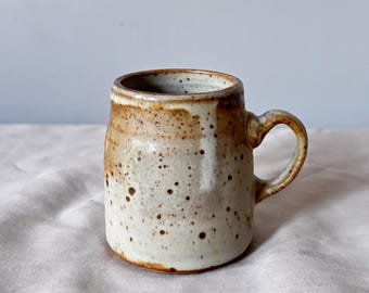 Mini taza de café de cerámica blanca mate: taza de café de cerámica blanca y marrón