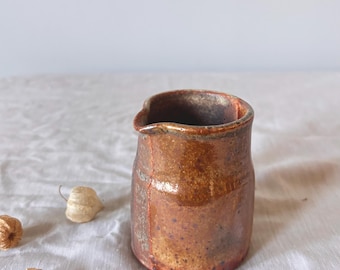 Jarra de cerámica gris y cobre para leche: Jarra individual de gres para leche